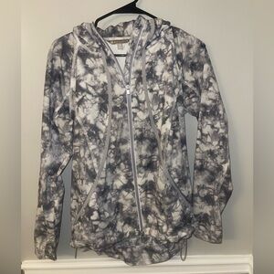 Athleta Gray and White Tie-Dye Zip-Up Hooded Windbreaker
